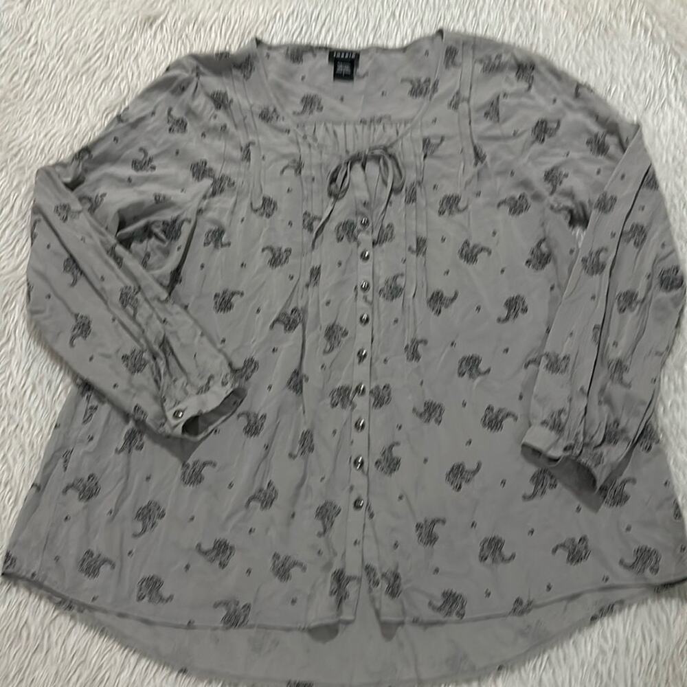 Torrid gray paisley long sleeve boho peasant top size 1